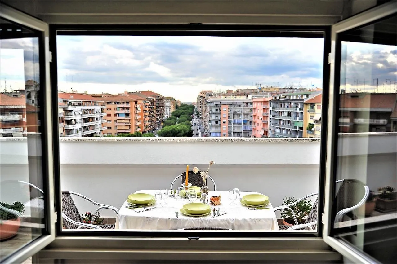 ローマAttico Luminoso Terrazza Metro A Aria Cond Wifiアパートメント アパート